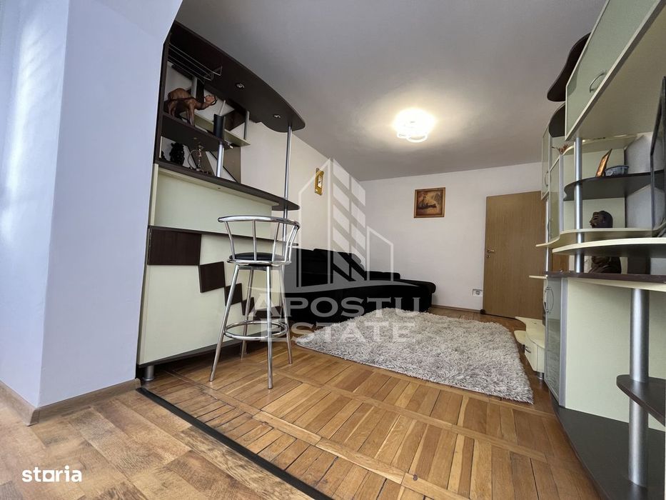 Apartament cu 3 camere, decomandat, etajul 1, zona Sagului — fotografia 1