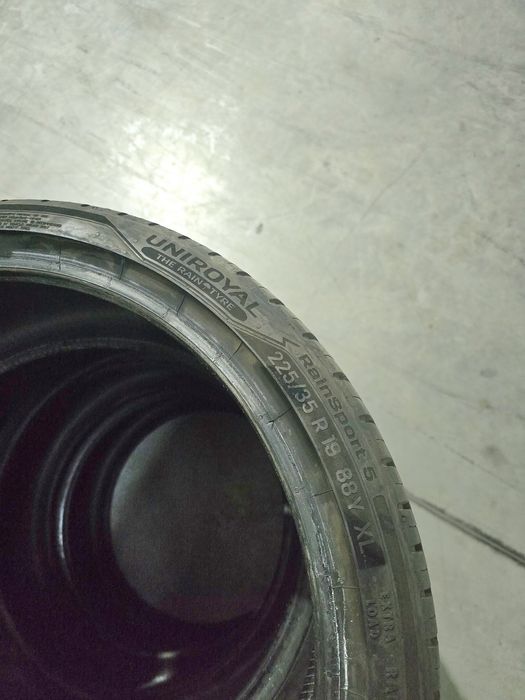 Гуми 235 35 19 XL Uniroyal