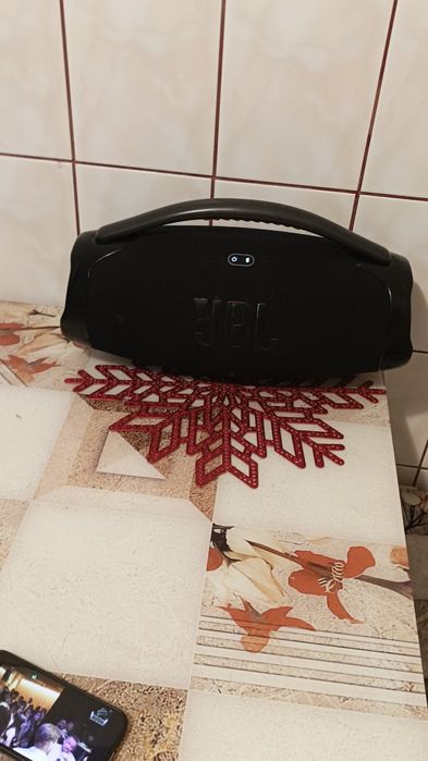 Vand JBL bombox 3