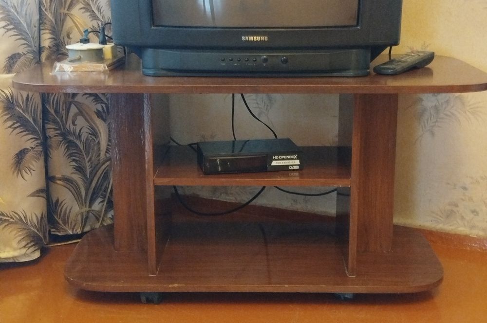 Журнальный столик.