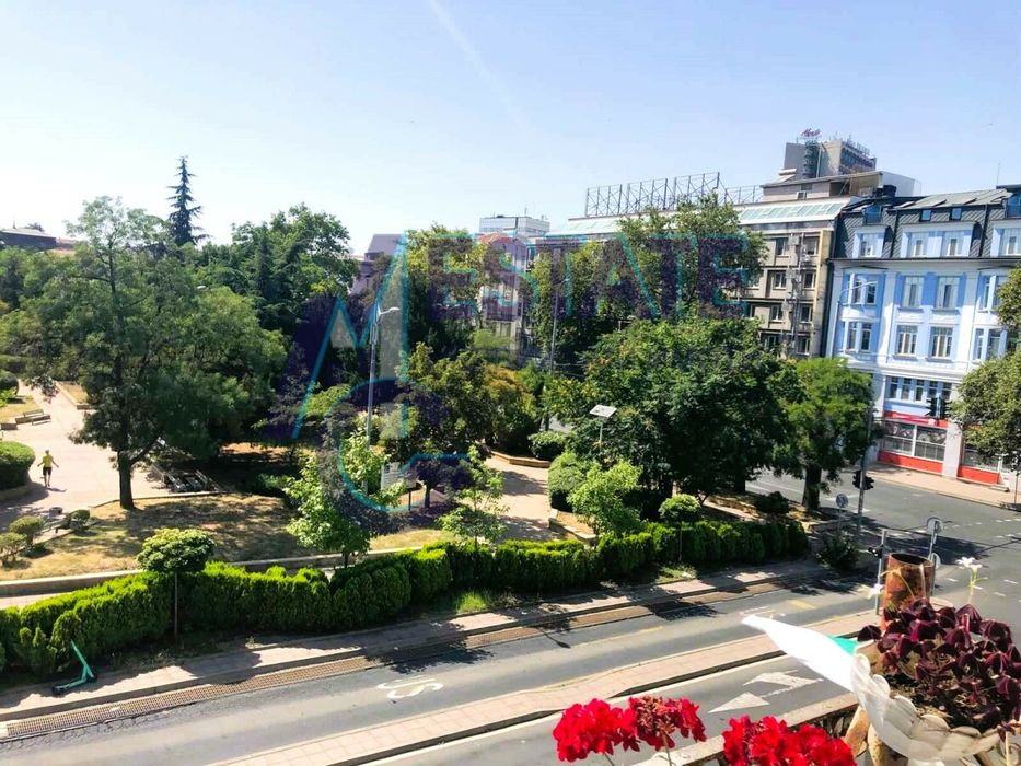 Дава се под наем Двустаен апартамент в Бургас, Център - 50 кв.м за 612 € - Снимка #15