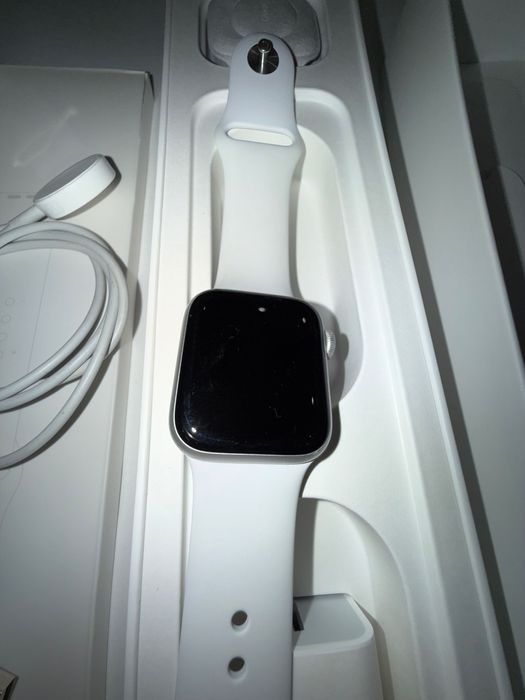 Часы Apple Watch 5