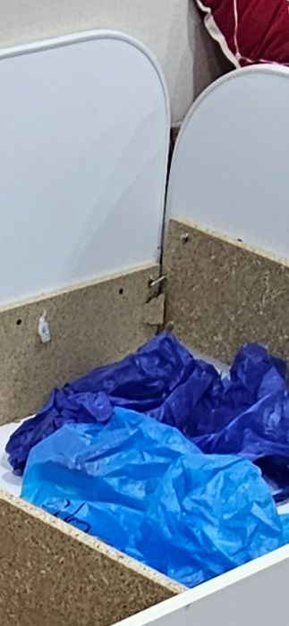 Отдам кровать. Чуть сломана.