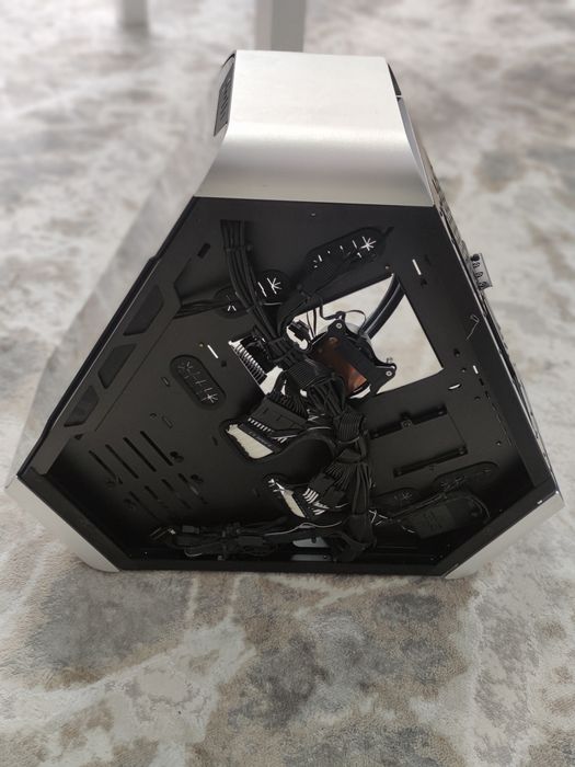 Компьютерный корпус, СЖО, блок питания.