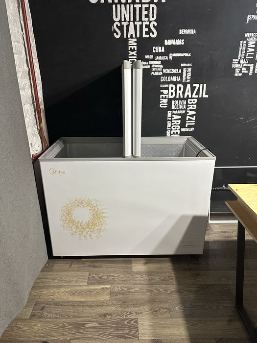 Морозильный ларь 300л продам Midea