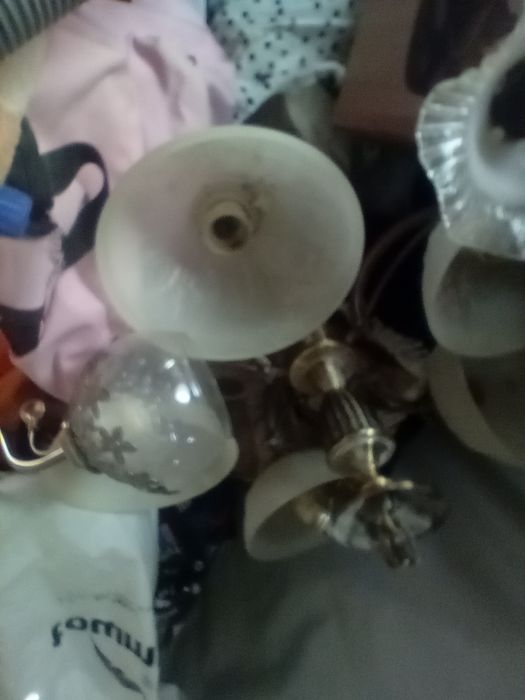 Срочно продам люстры