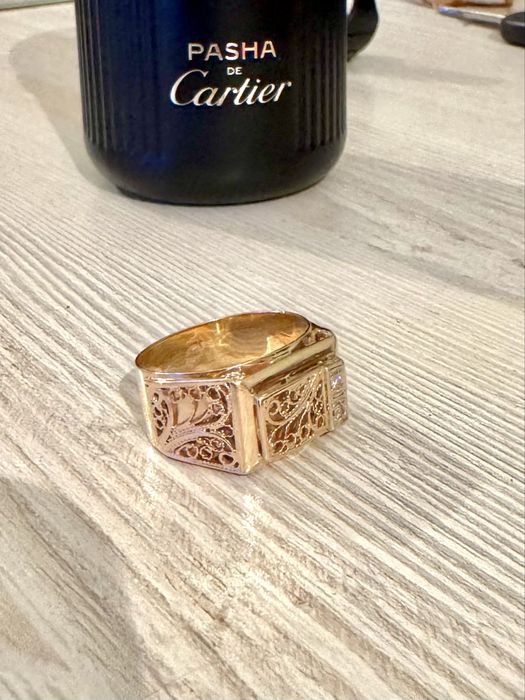 Золотая перстень 7.65 грамм две бриллиантовая камни