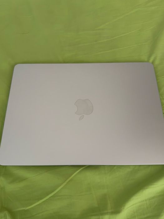 MacBook 2025г air 13  13.6.д.  16/512.  Рус/англ.   м4