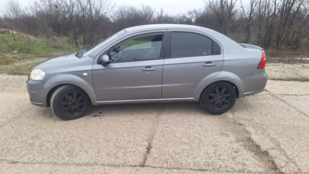 Vând chevrolet aveo