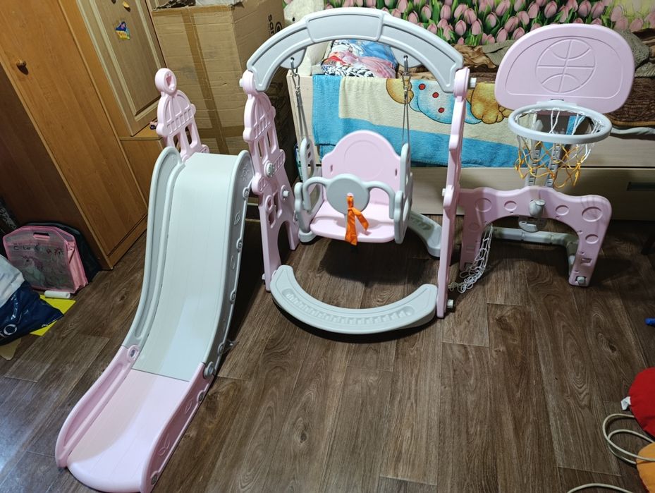 Детская горка в идеальном состоянии