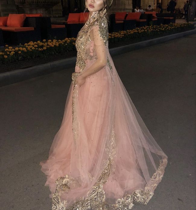 Шикарное вечернее платье