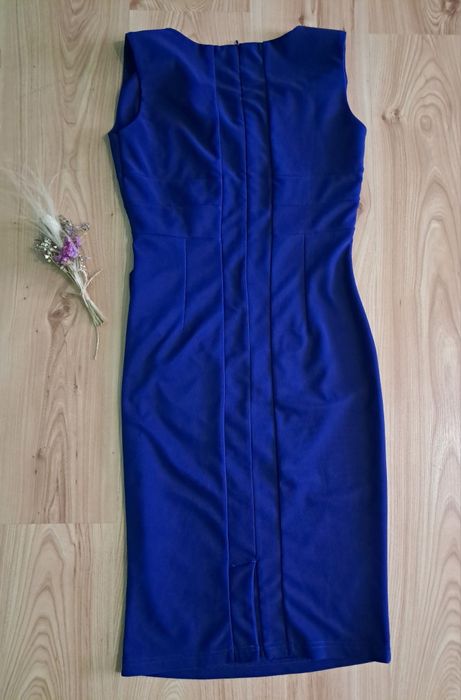 Дамска рокля в кралско синьо