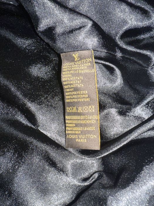 Яке. LOUIS VUITTON за 1200.