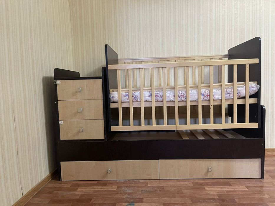 Продается Манеж-кровать.