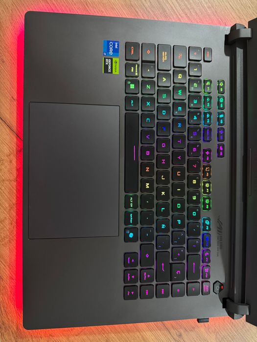 Laptop Gaming ASUS ROG Strix G16 i7-14650HX RTX 5060 32GB RAM 1TB SSD Stare Impecabilă