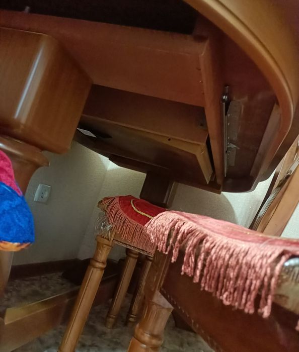 Стол дубовый со стульями