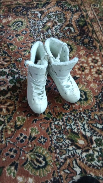 Продам коньки детские