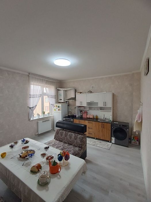 Квартира сотилади Ойбек 4-мактаб ёнида