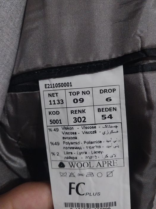 Продавам мъжки костюм