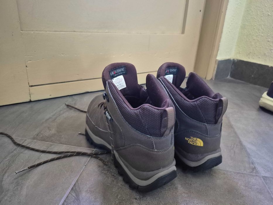 Лот 2 чифта мъжки зимни обувки The North Face (Vectiv & Storm Strike II) – Размер 44 / 28.5 см