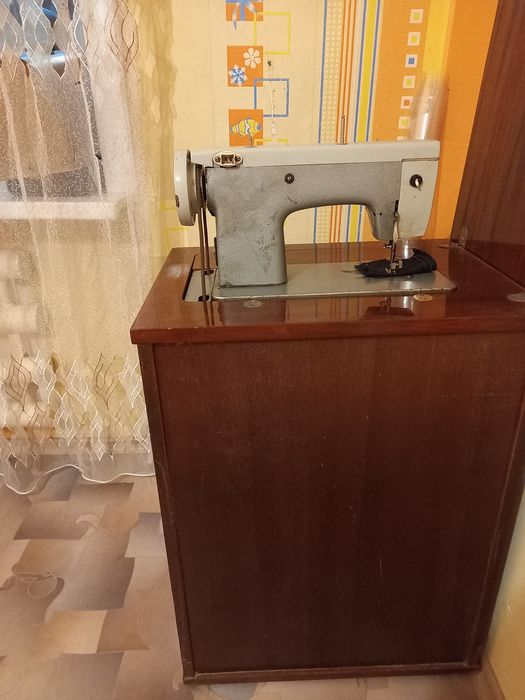 Продаётся швейная машина Чайка-III