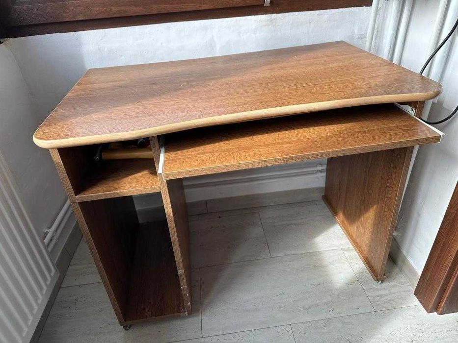 Birou scolar pe roti