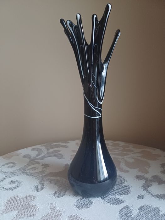 Стъклена ваза.    .