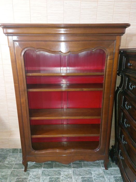 Продам книжный шкаф/витрина