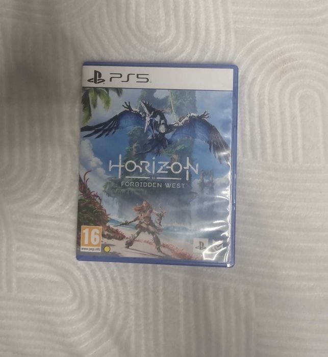 Jocuri de PS5 si un joc de PS4