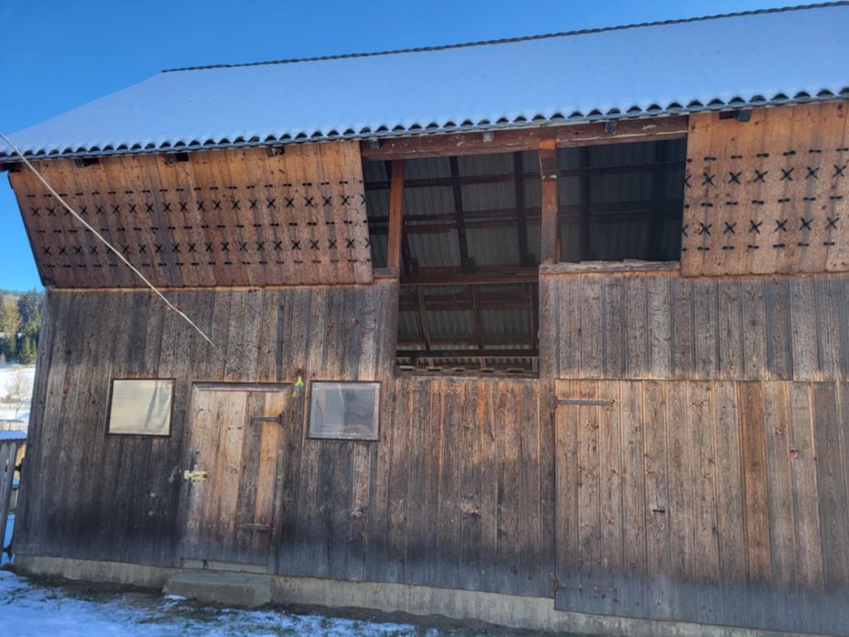 Vand cladire din lemn ( șură / grajdi )