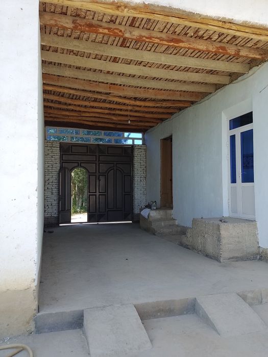 Уй сотилади 5 та хона ва иккита дахлиз тандирхона хаммом