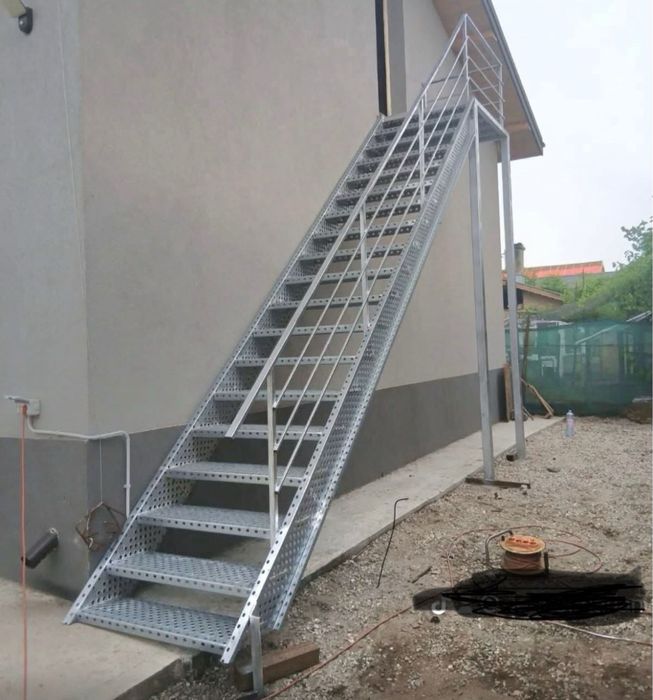 Scara metalice zincate de exterio si incediu