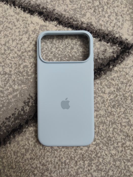Продам чехол на APPLE 17PROMAX