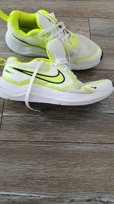 Маратонки  на NIKE