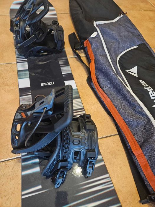 Kit snowboard COMPLET – aproape NOU – valoare actuală peste 5.500 lei