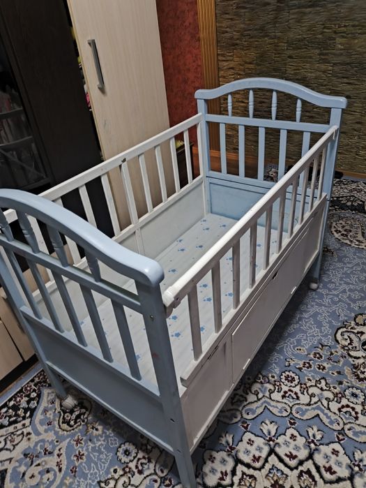 Продам детскую кроватку