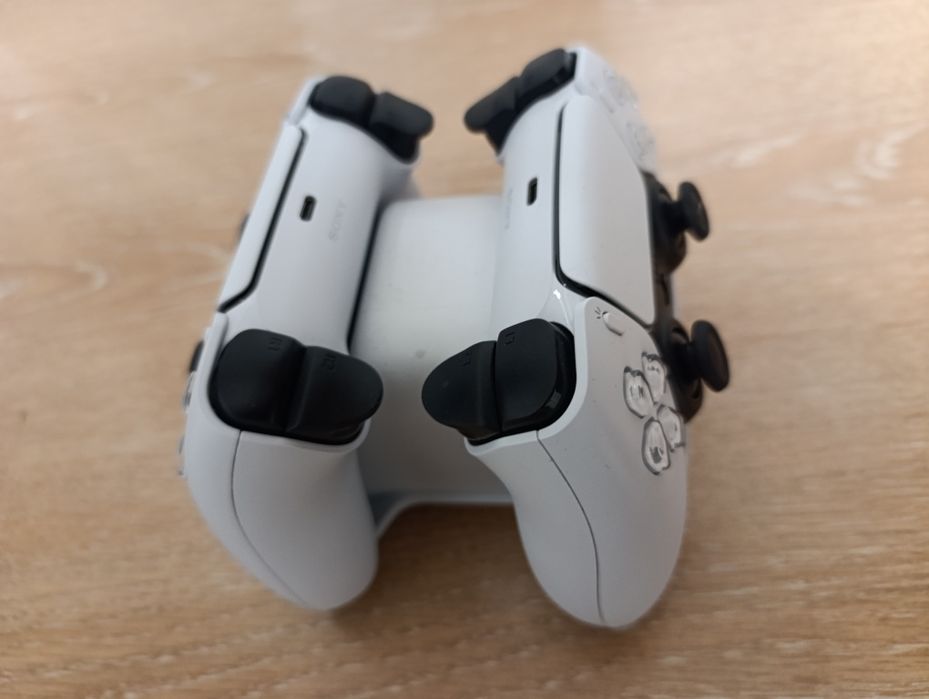 Зарядное устройство для PS5