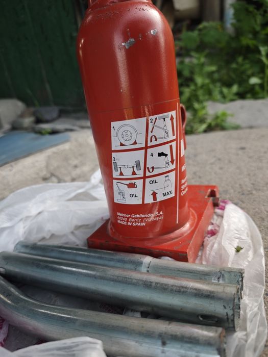 Домкрат MEGA MG-8