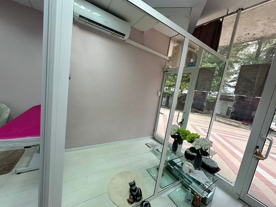 Пвц конструкция с големи огледала