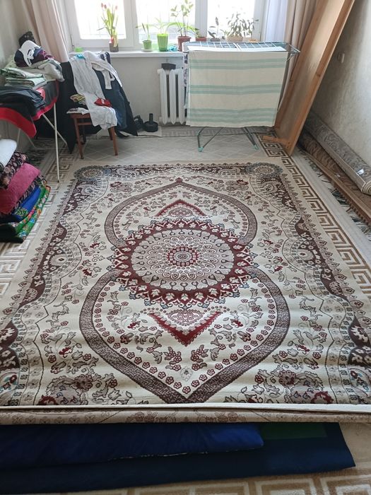 Продам два штука  ковра бу хорошем состояние