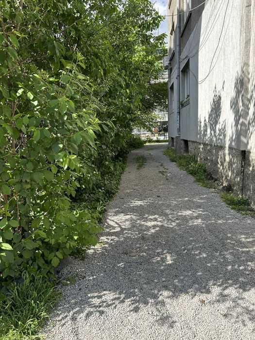 Дава се под наем Гараж / Паркомясто в София, Лозенец - 10 кв.м за 91.8 € - Снимка #1