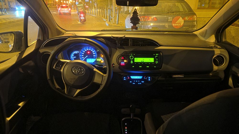 Toyota Yaris Hibrid Automată