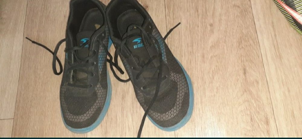 Продам кроссовки