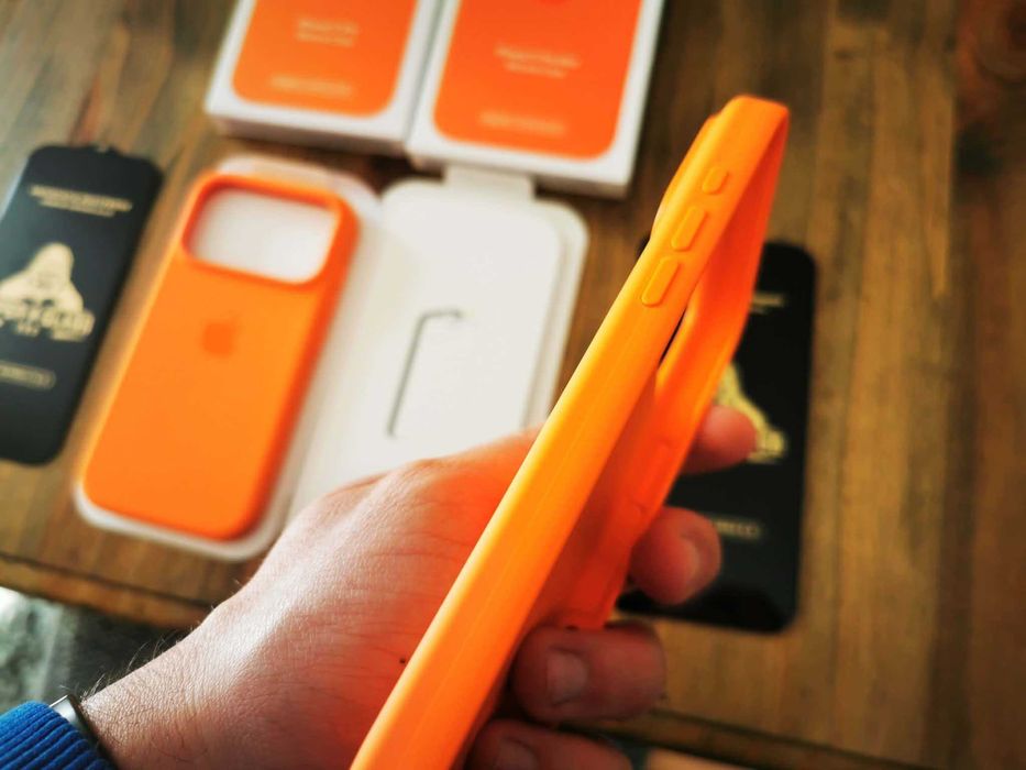 Husa silicon + folie sticla pt Apple Iphone 17 pro / 17 Max orange