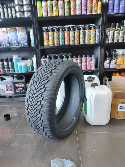 Шины всесезонные, Бампер, дверь передняя Джентра, Стеллажи новые