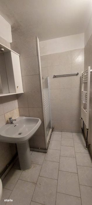 Inchiriez apartament cu 3 camere COMISION 0