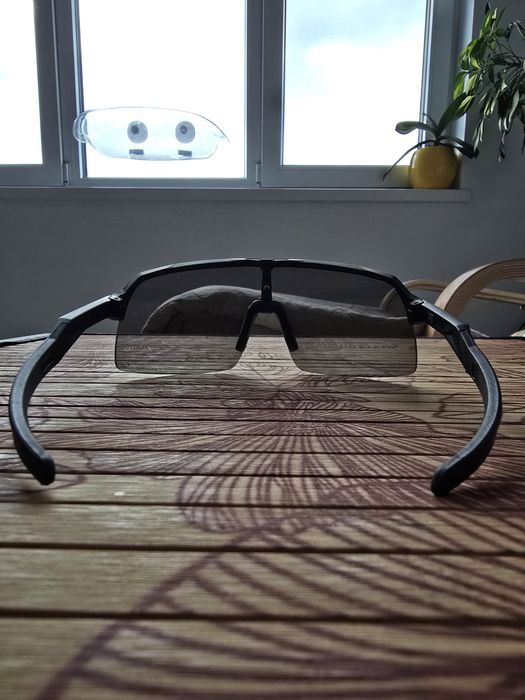 Слънчеви очила Oakley Sutro