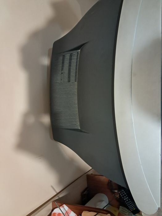 Телевизор LG  продам срочно.