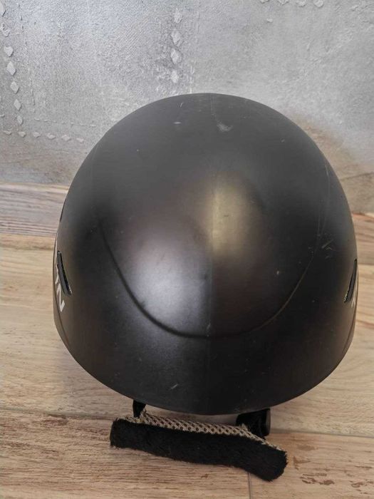 Ски екип: Каски Smith и Tenson, Ръкавици Level Gore-Tex