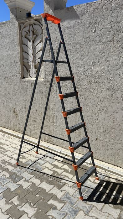 Продам стремянку лестницу!!